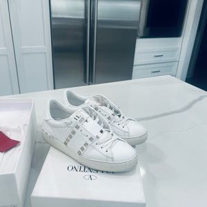 Valentino  Garavani Rockstud sneakers great condition.